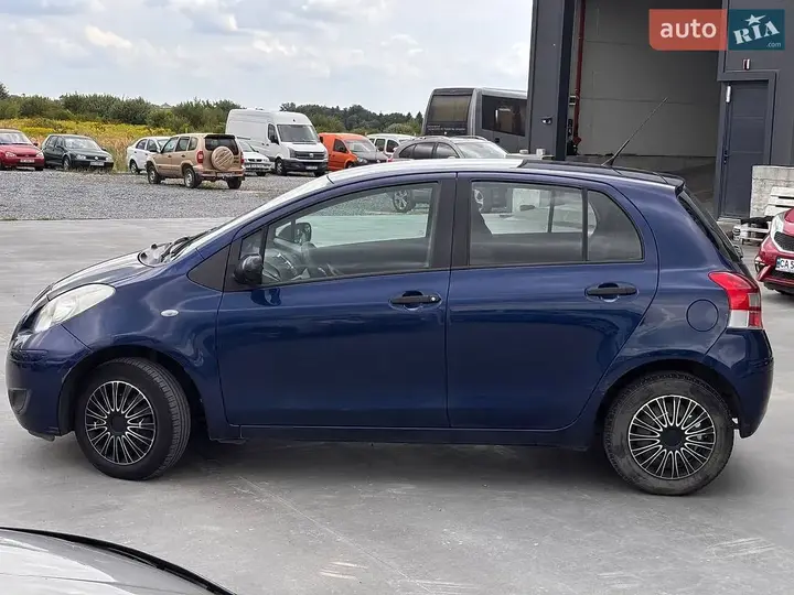 Toyota Yaris 2011 photo 5