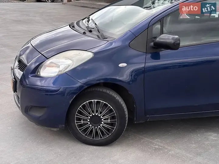 Toyota Yaris 2011 photo 4