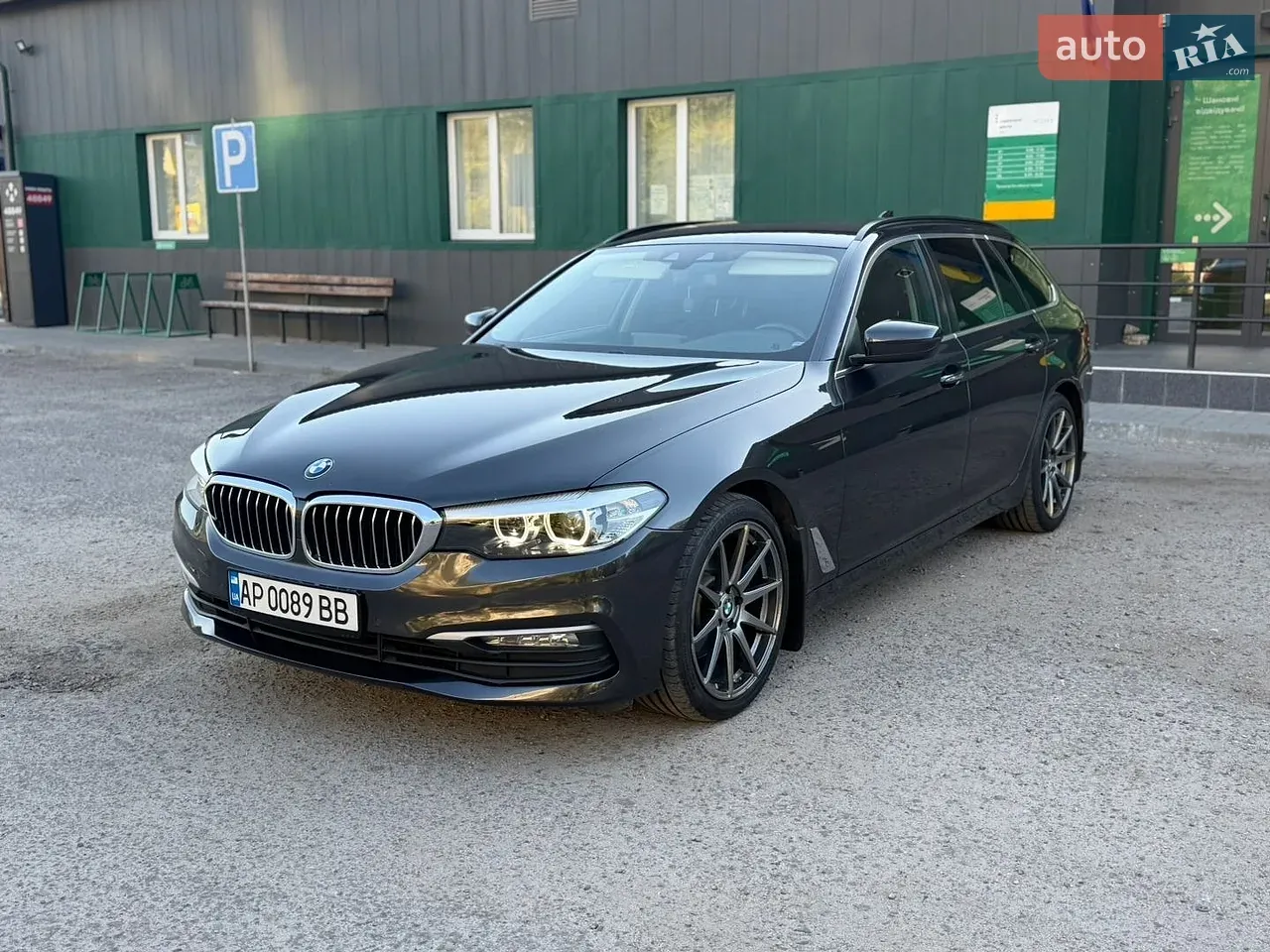 BMW 5 Series 2018 photo 2