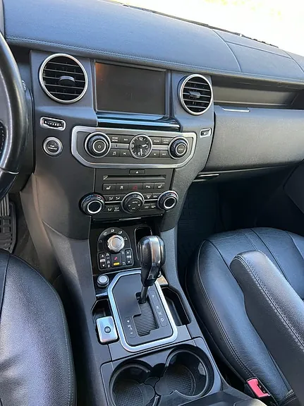 Land Rover Discovery 4 2010 photo 4