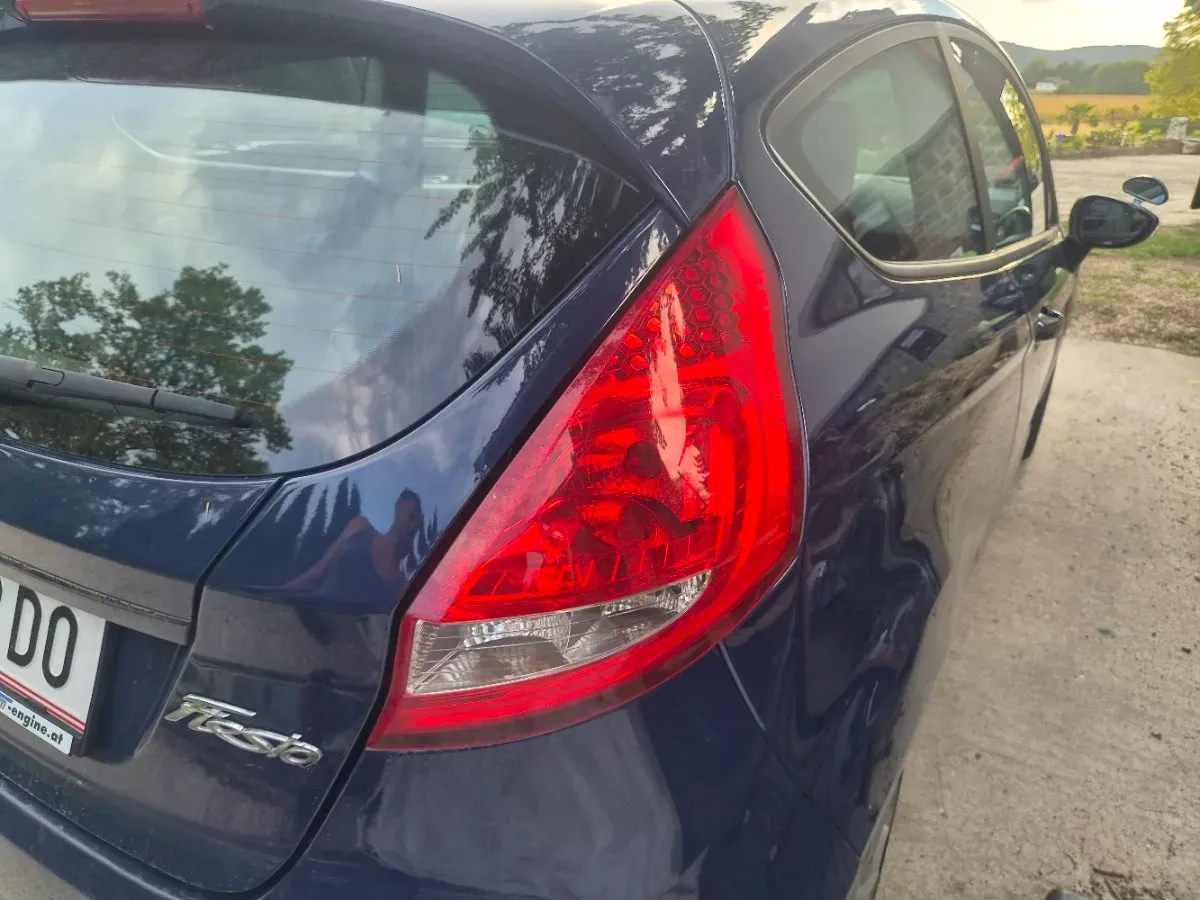 Ford Fiesta 2010 photo 2