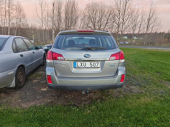 Subaru Outback 2011 photo 4