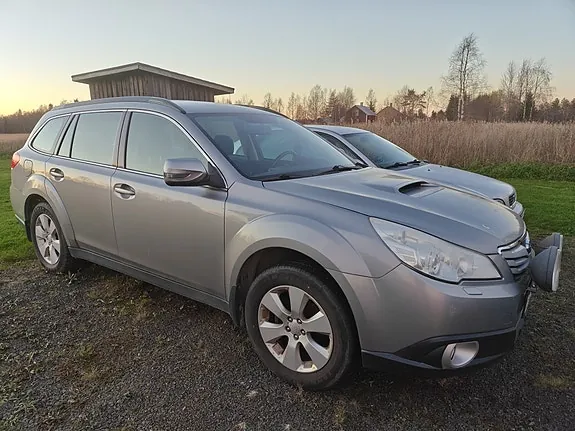 Subaru Outback 2011 photo 3