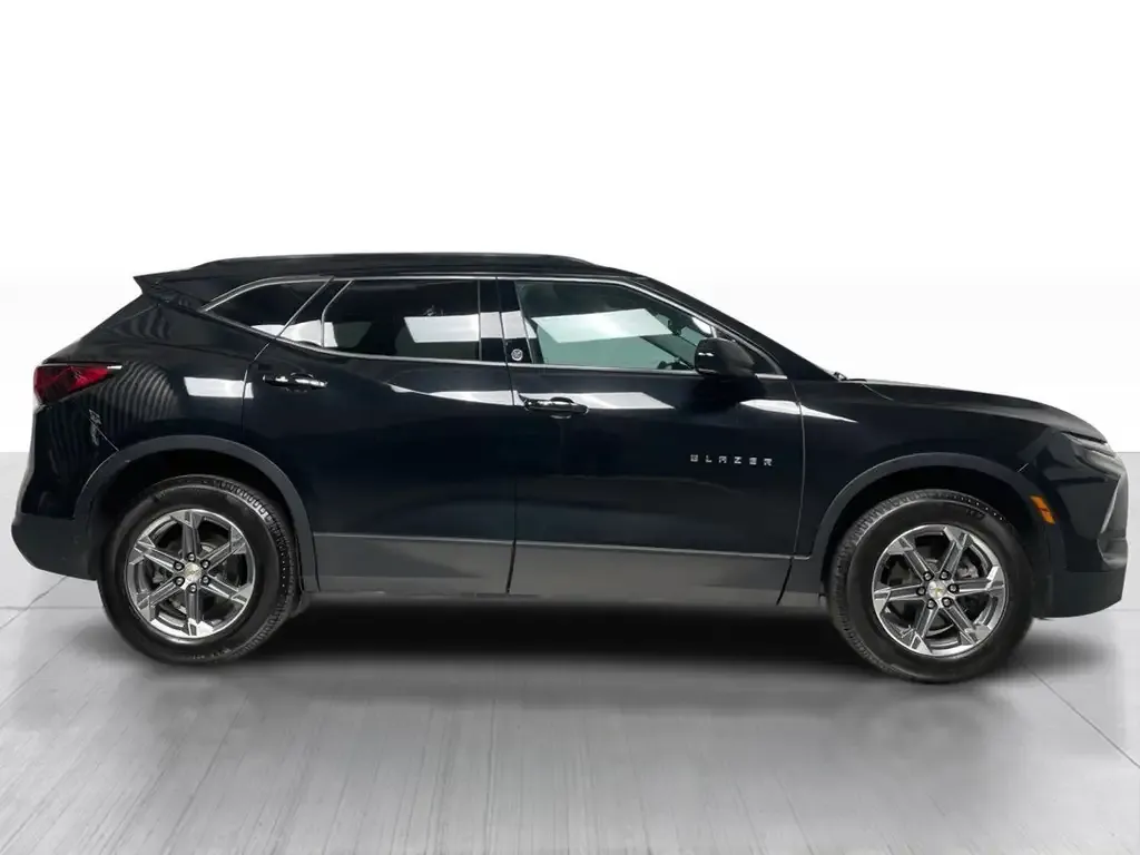 Chevrolet Blazer 2023 photo 2