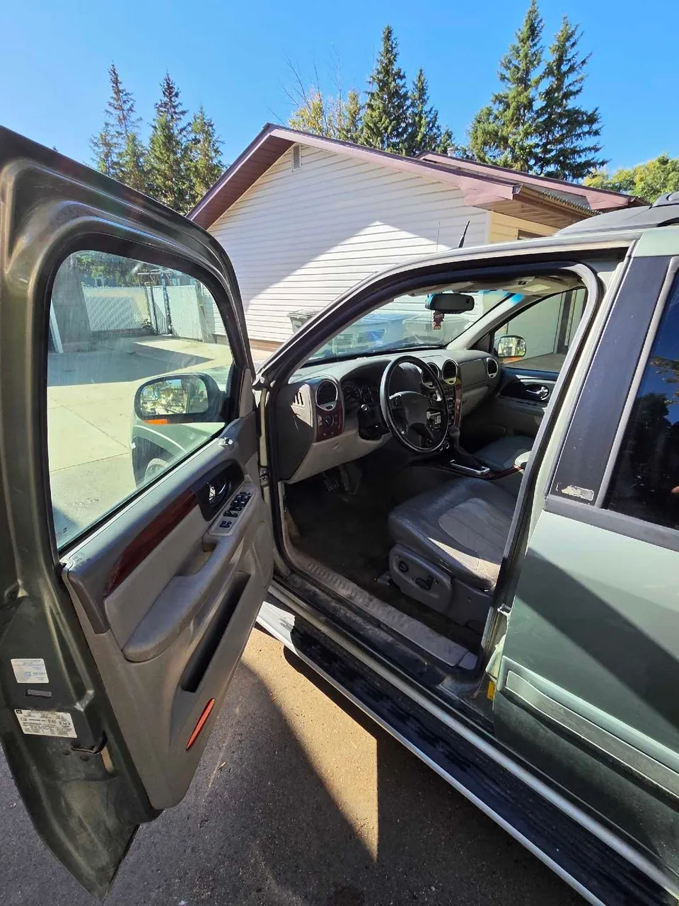 GMC Envoy 2004 photo 4