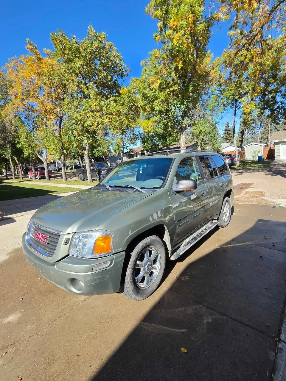 GMC Envoy 2004 photo 2