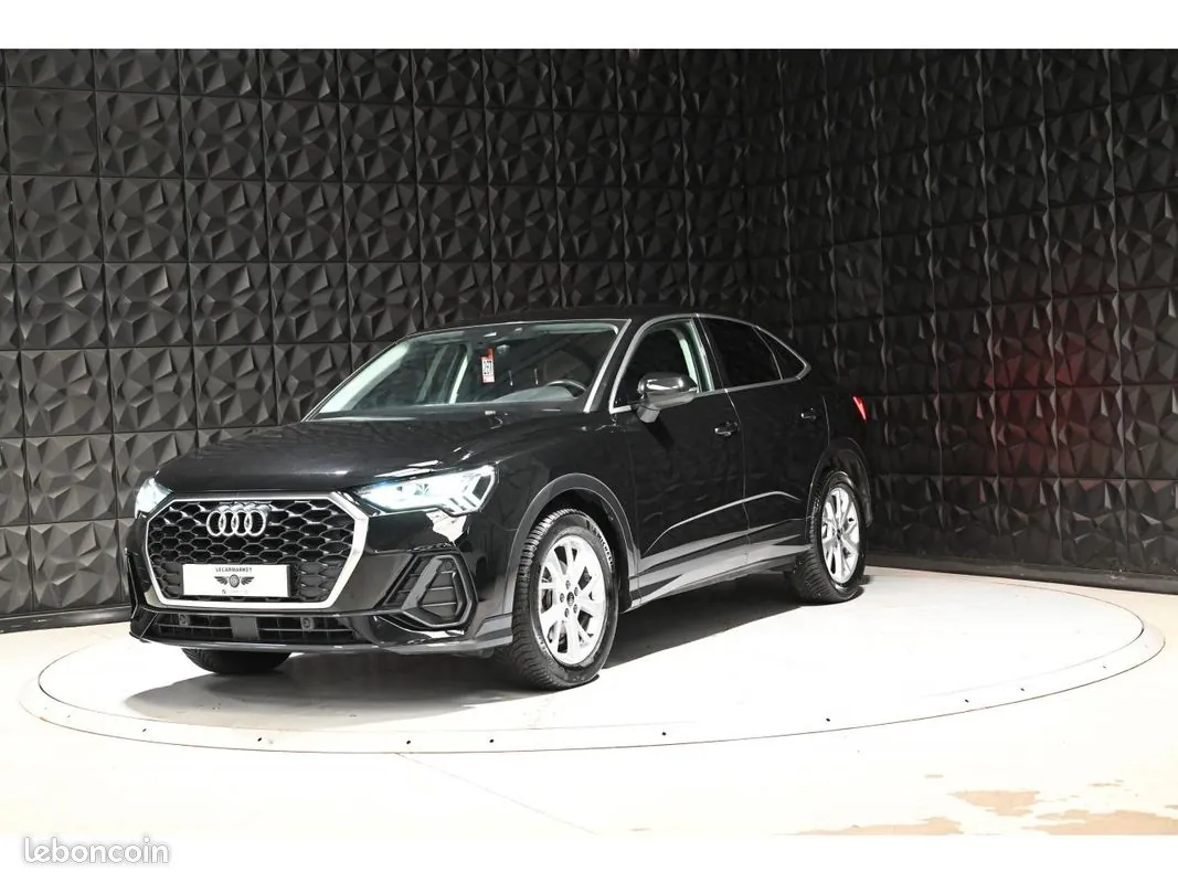 Audi Q3 2019 photo 2