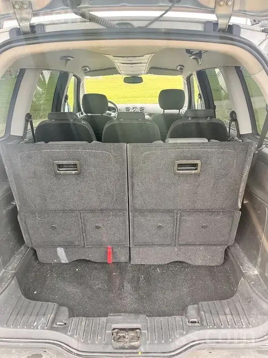 Ford Galaxy 2009 photo 5