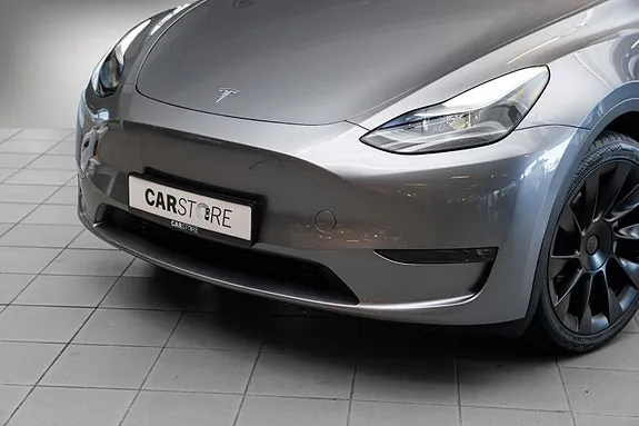 Tesla Model Y 2023 photo 2