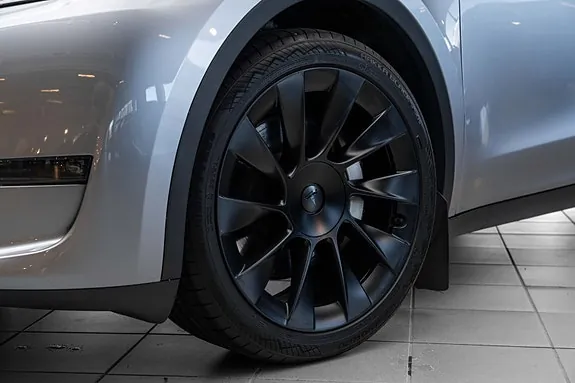 Tesla Model Y 2023 photo 3
