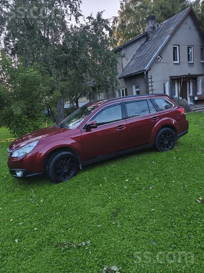 Subaru Outback 2010 photo 2