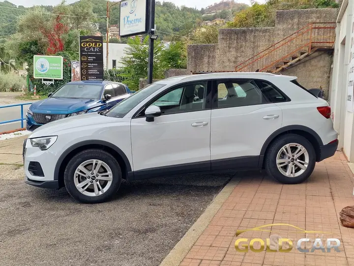 Audi Q3 2022 photo 2