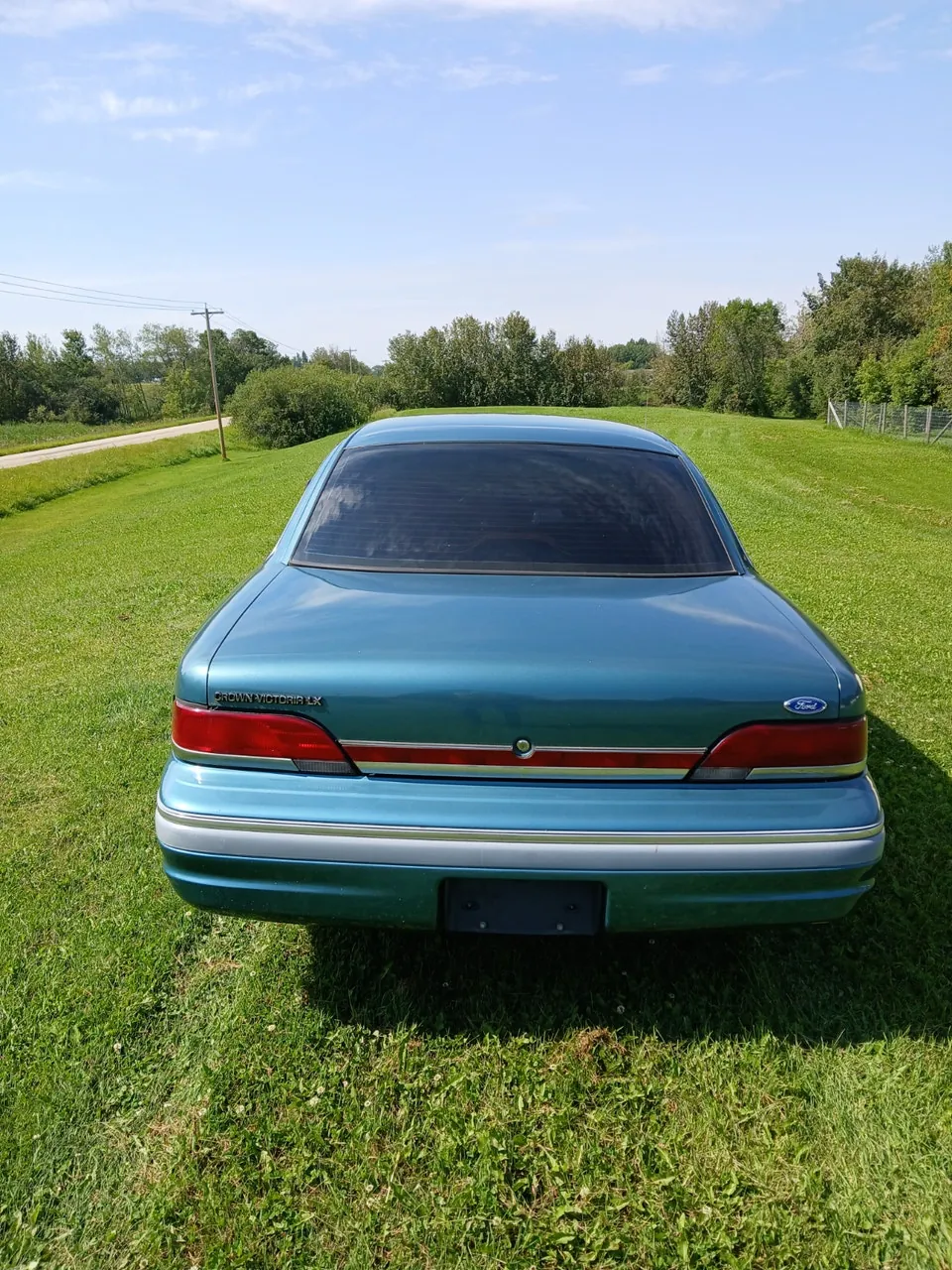 Ford Crown Victoria 1993 photo 3