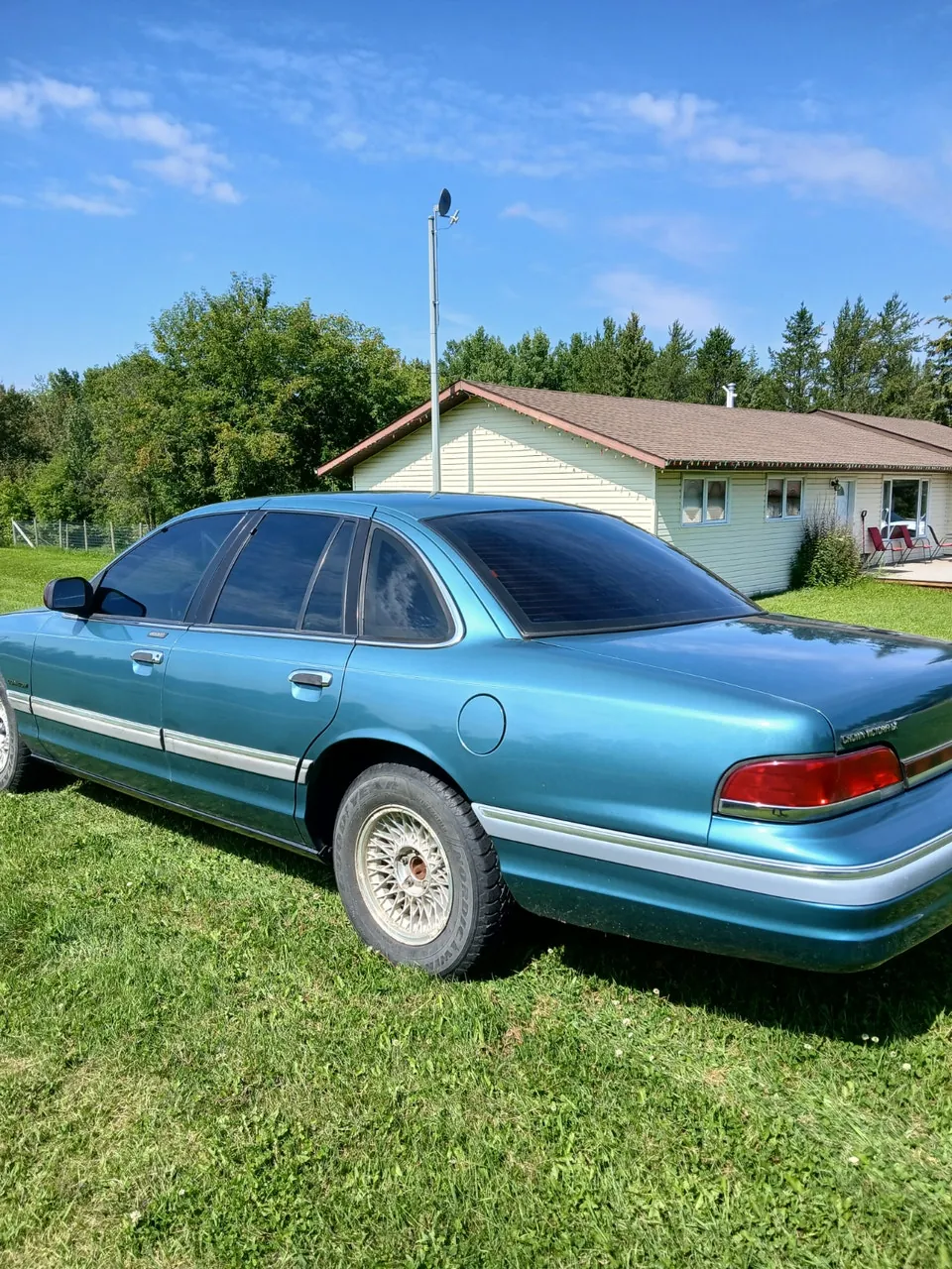 Ford Crown Victoria 1993 photo 2