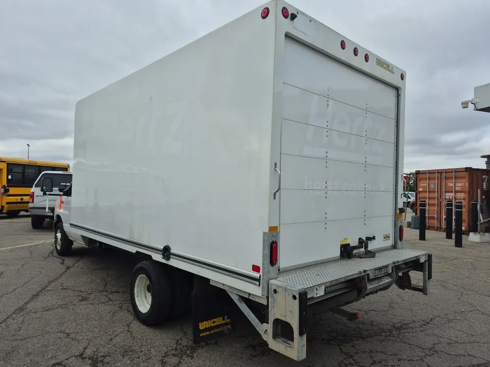 Ford E-450 2023 photo 2
