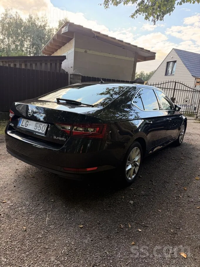 Skoda Superb 2017 photo 2