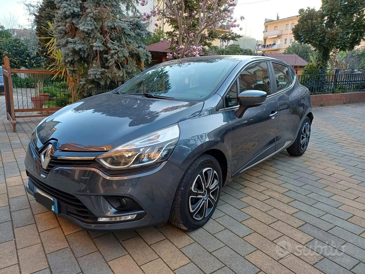 Renault Clio 2017 photo 2