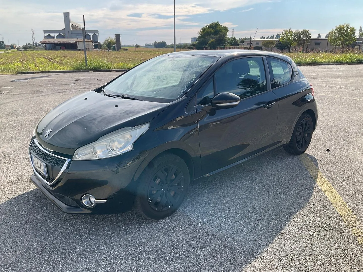 Peugeot 208 2013 photo 2