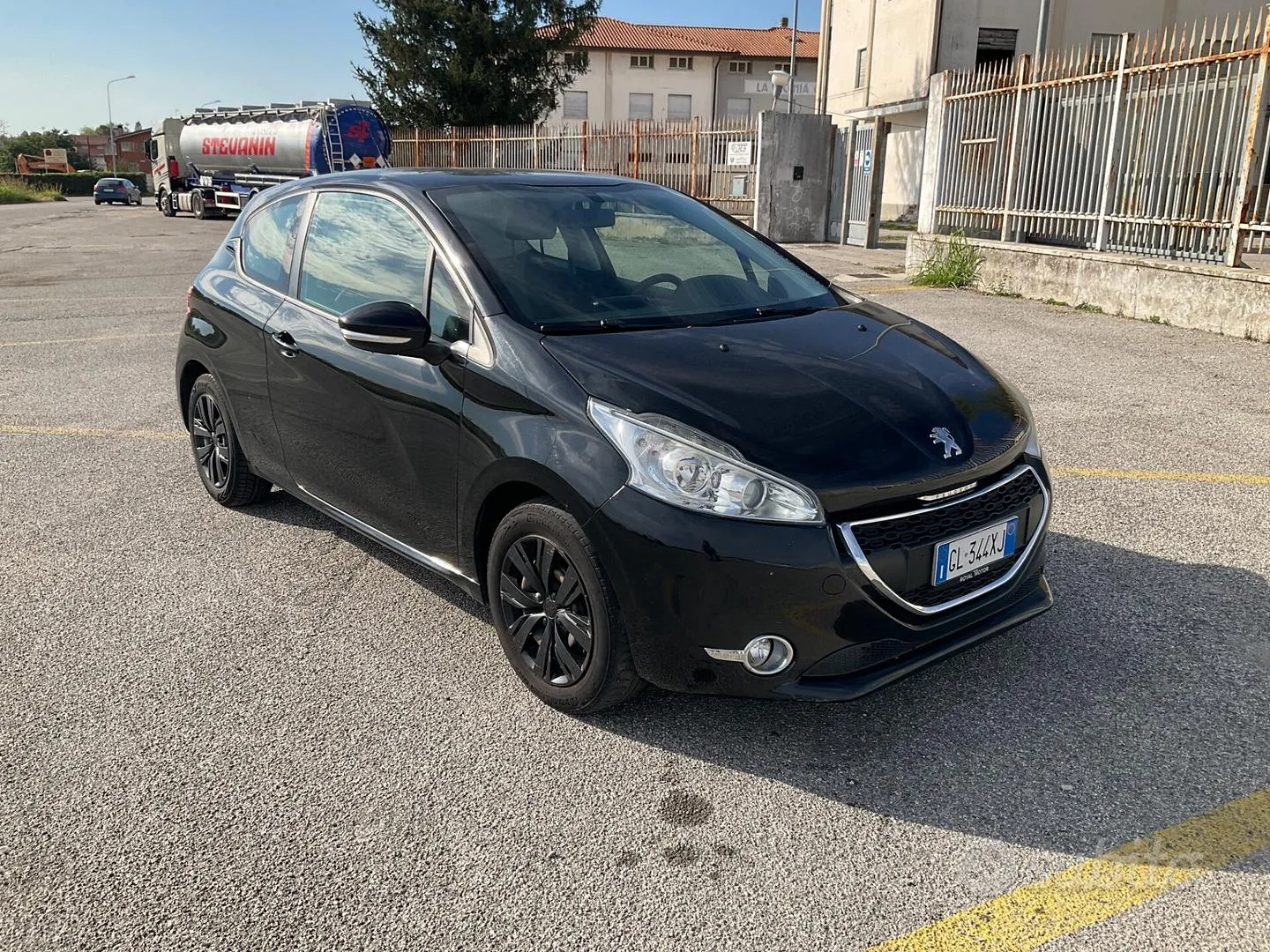 Peugeot 208 2013 photo 5