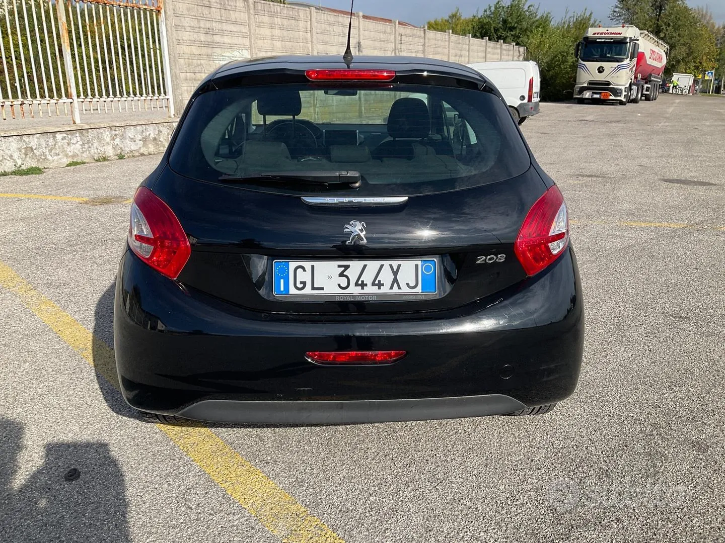 Peugeot 208 2013 photo 3