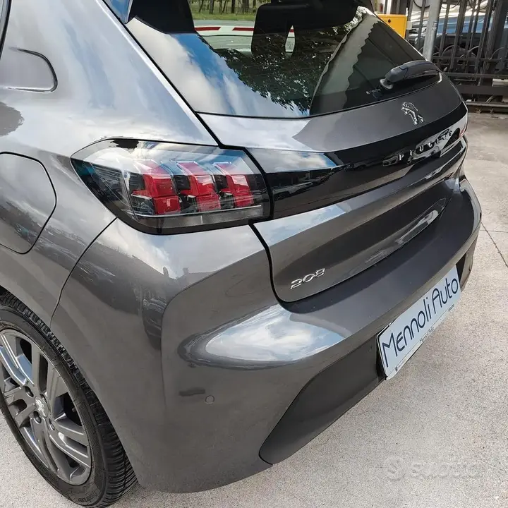 Peugeot 208 2022 photo 3