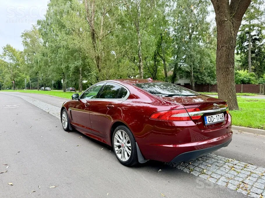 Jaguar Xf 2015 photo 2