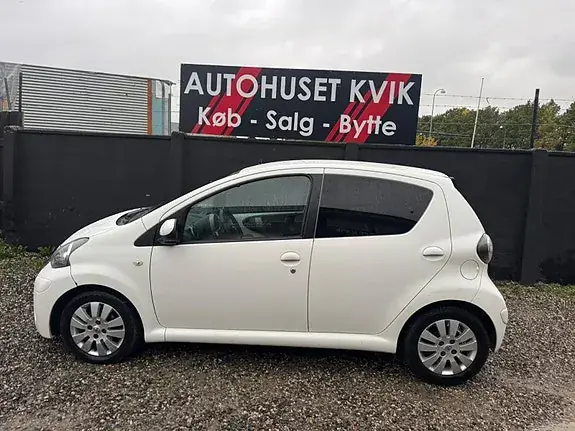 Toyota Aygo 2012 photo 2