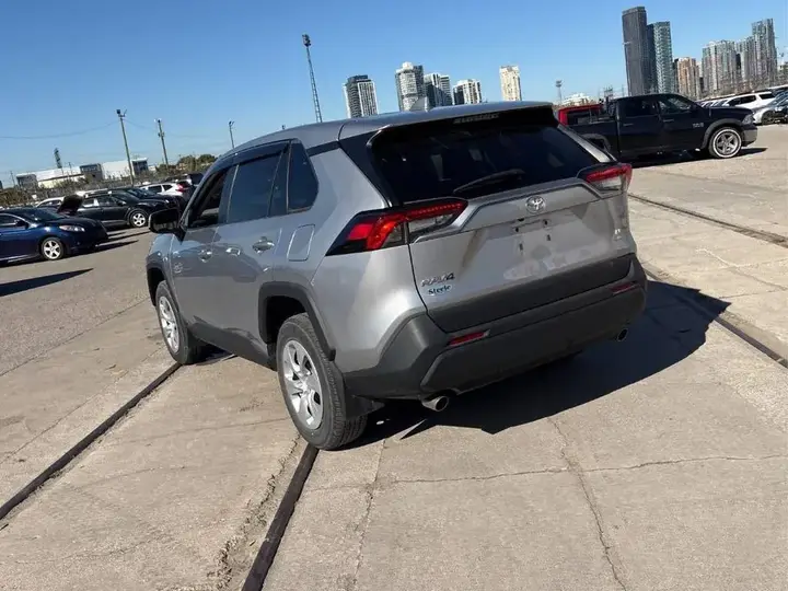 Toyota Rav4 2024 photo 2