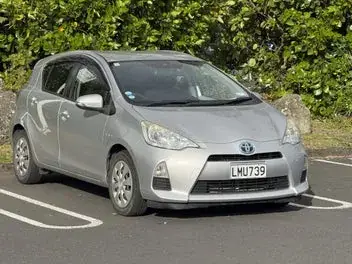 Toyota Aqua 2013 photo 2