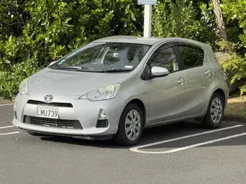 Toyota Aqua 2013 photo 3