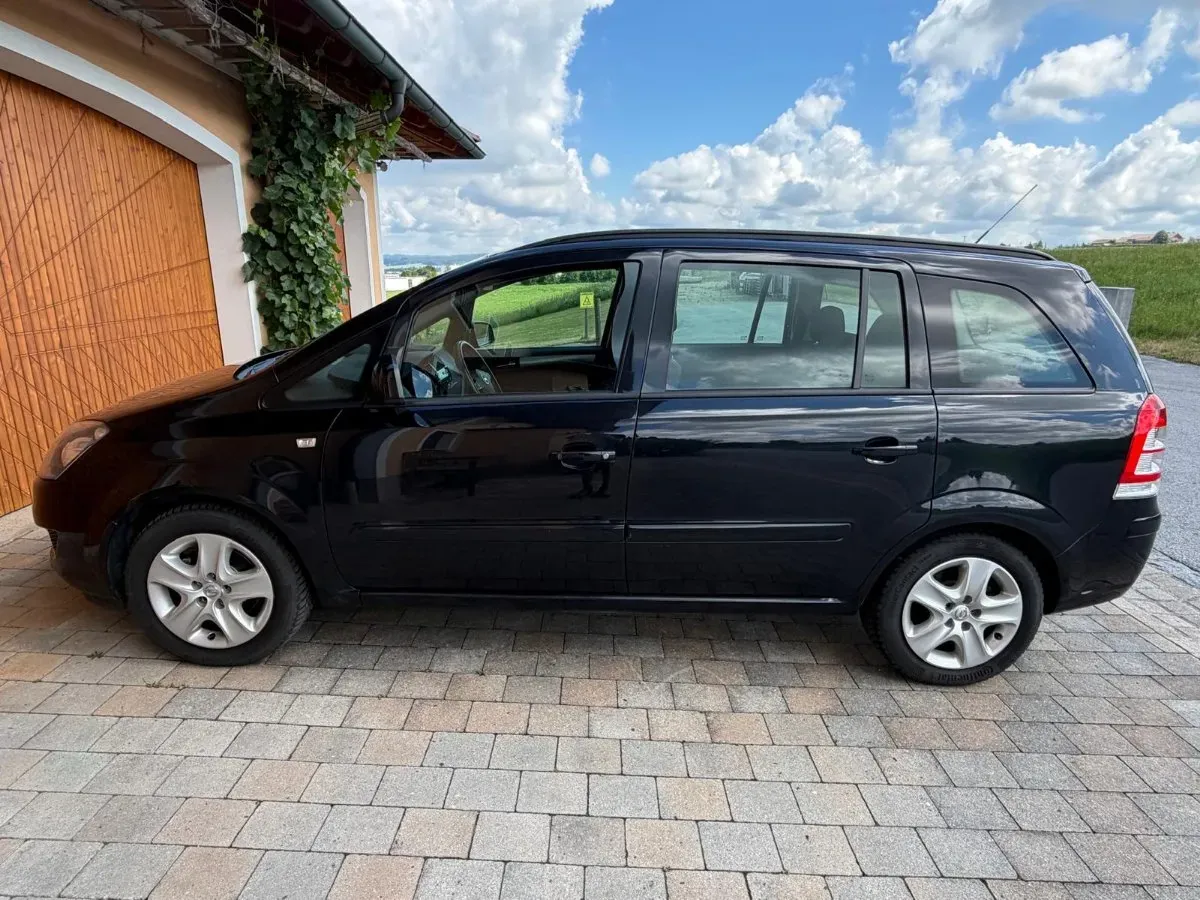 Opel Zafira 2013 photo 3