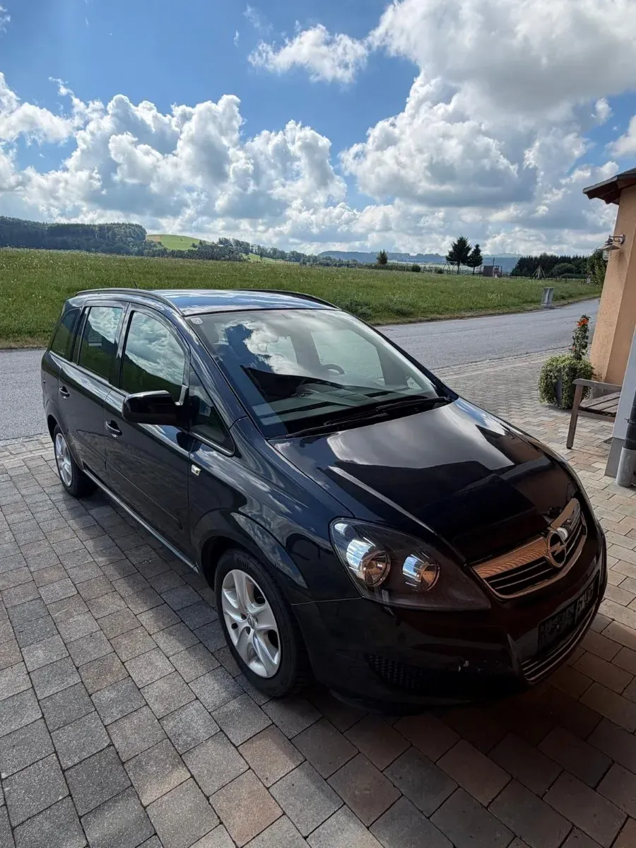 Opel Zafira 2013 photo 2