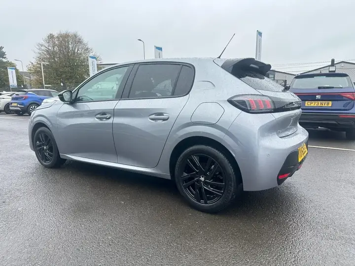 Peugeot 208 2023 photo 3