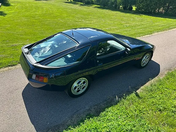Porsche 928 1985 photo 3