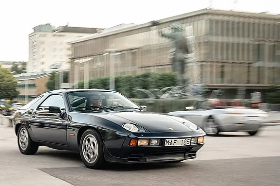 Porsche 928