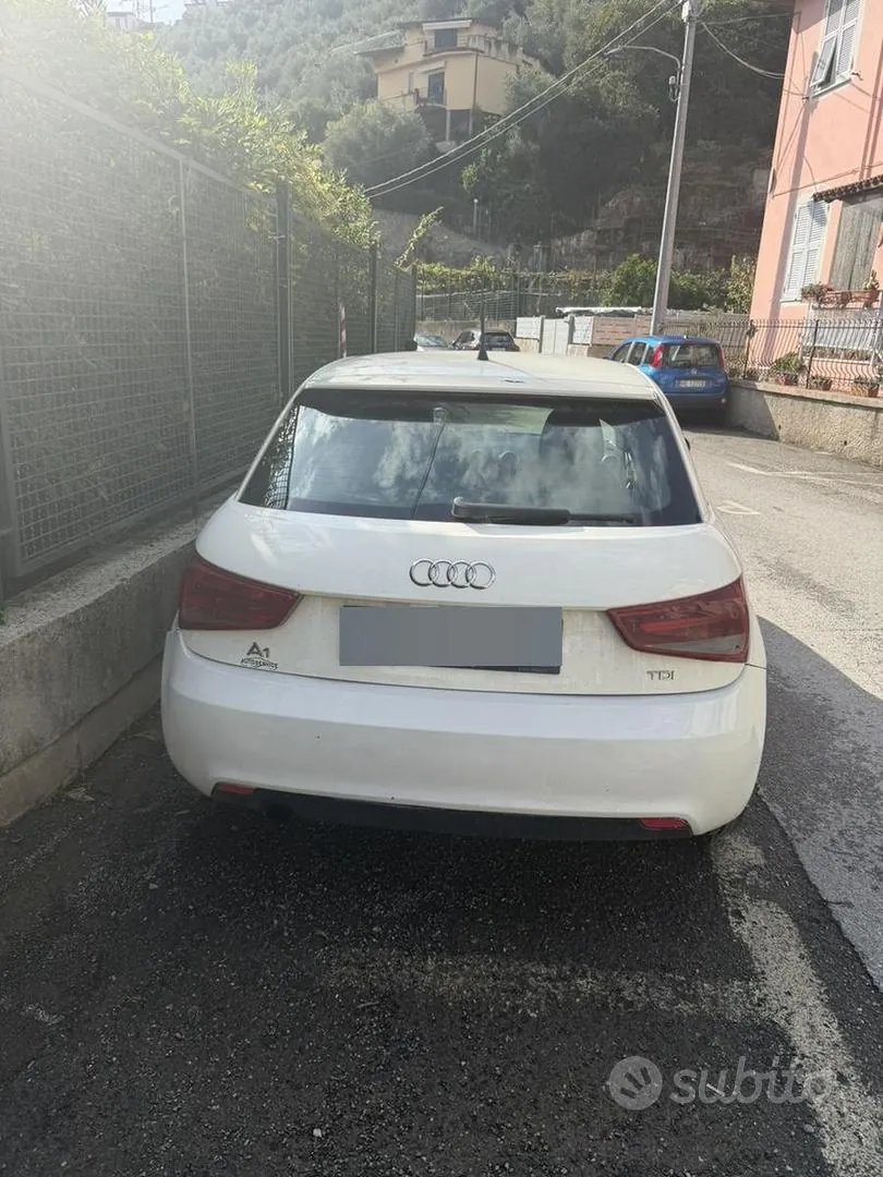 Audi A1 2011 photo 2