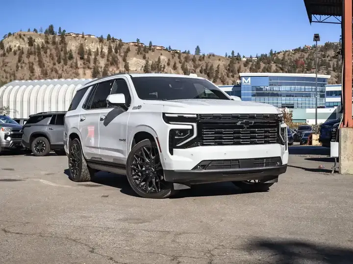 Chevrolet Tahoe 2026 photo 2
