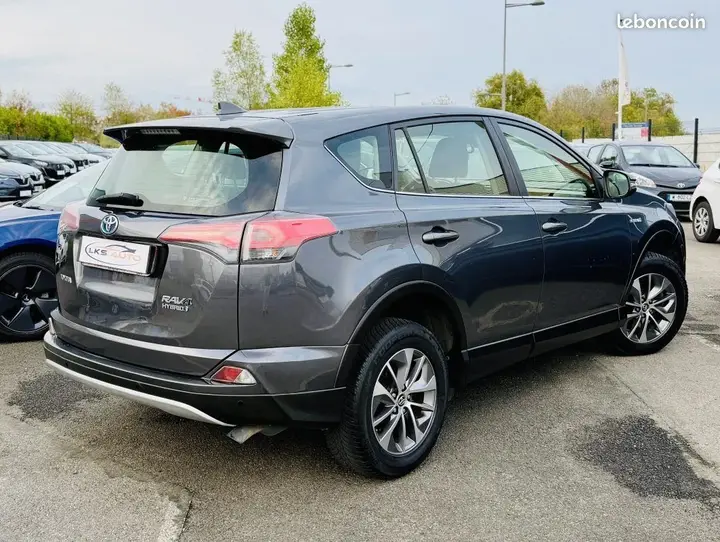 Toyota Rav4 2017 photo 2