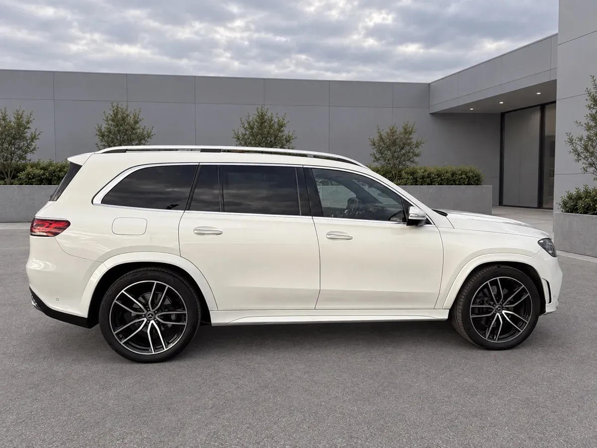 Mercedes-Benz Gls-Class 2021 photo 2