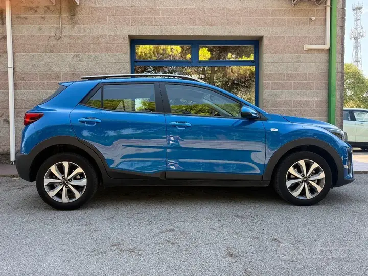 Kia Stonic 2023 photo 2
