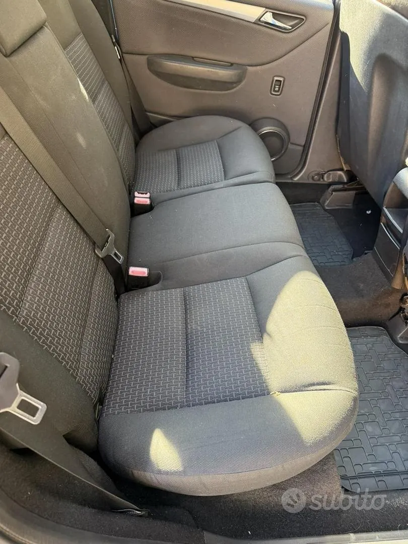 Mercedes-Benz B 2010 photo 5