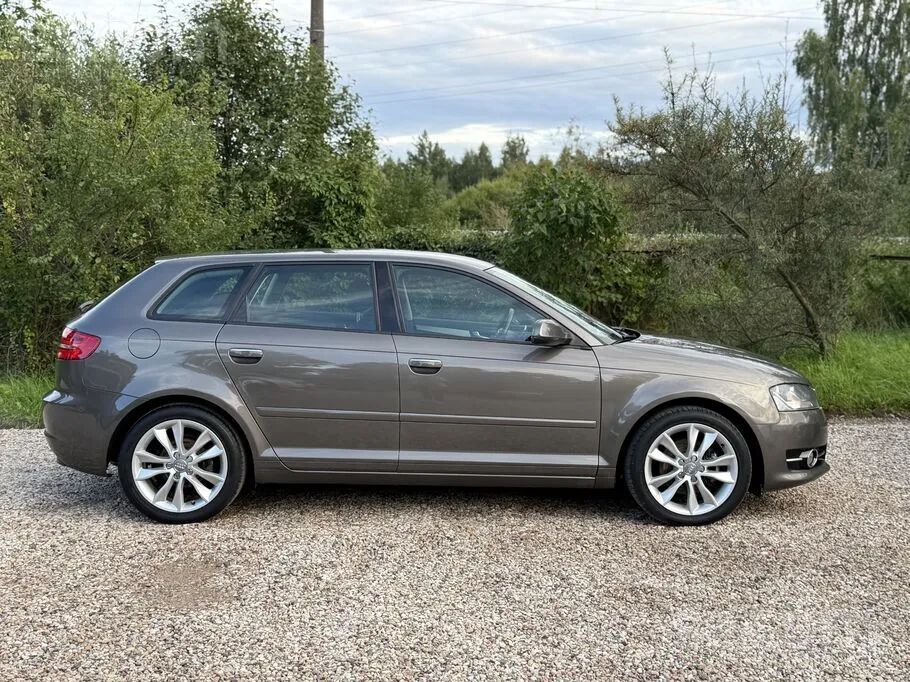 Audi A3 2011 photo 2