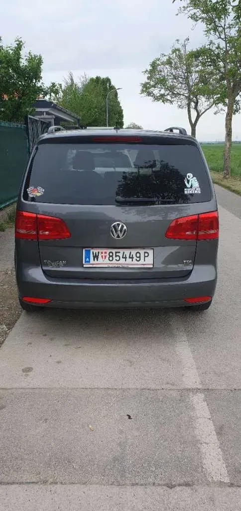Volkswagen Touran 2013 photo 2