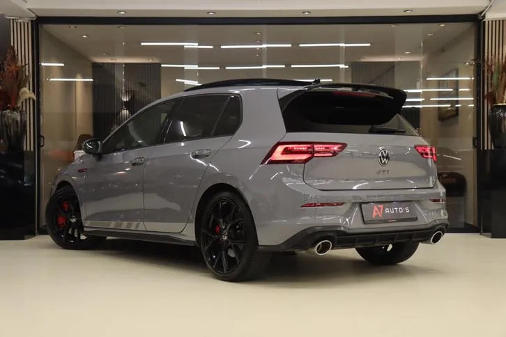 Volkswagen Golf 2022 photo 2