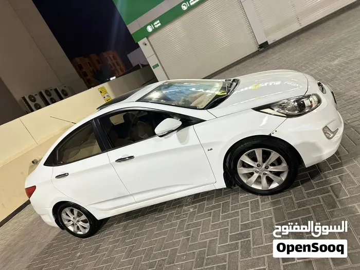 Hyundai Accent 2013 photo 3
