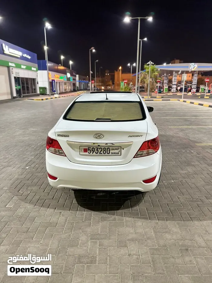 Hyundai Accent 2013 photo 4