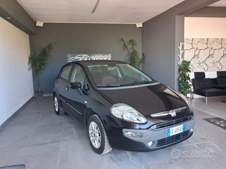 Fiat Grande Punto 2010 photo 3