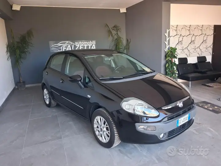 Fiat Grande Punto 2010 photo 4