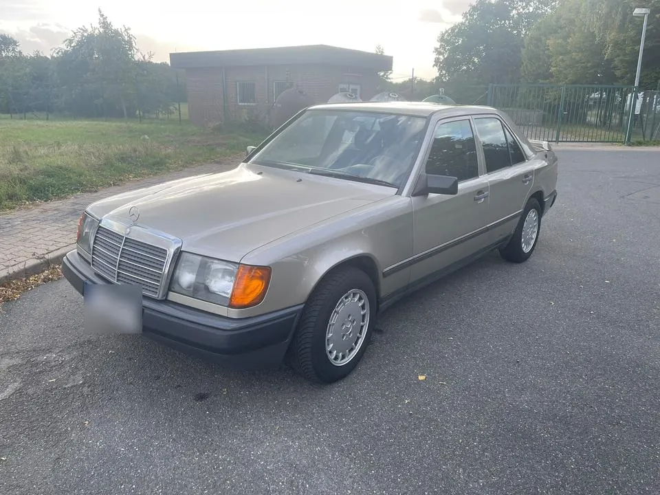 Mercedes-Benz E230
