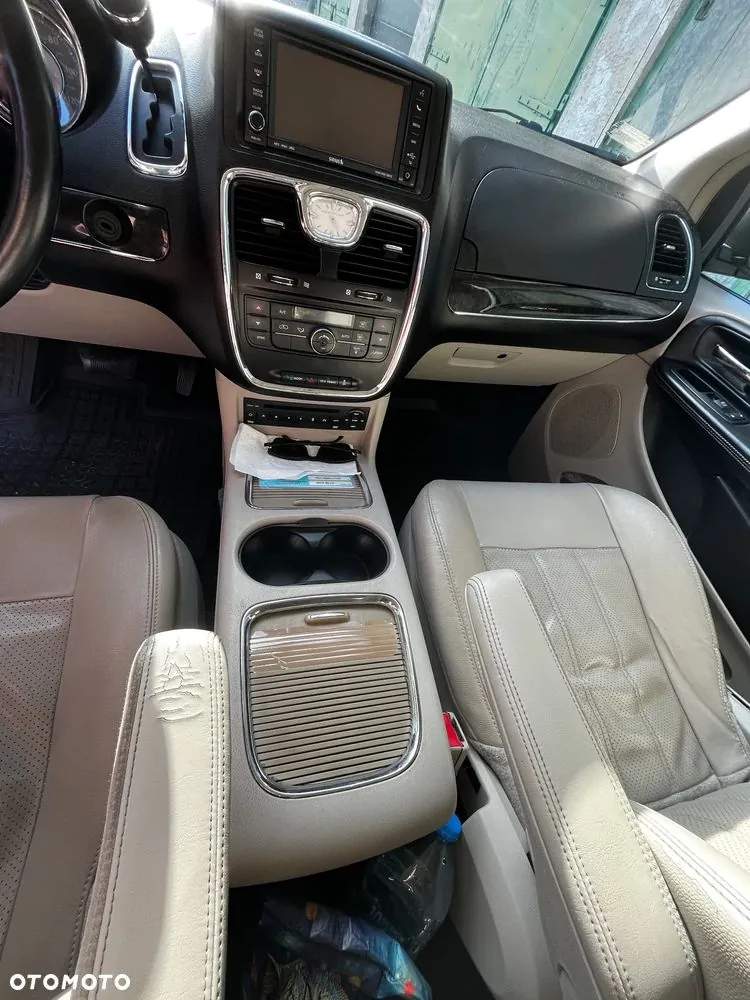 Chrysler Town & Country 2013 photo 4